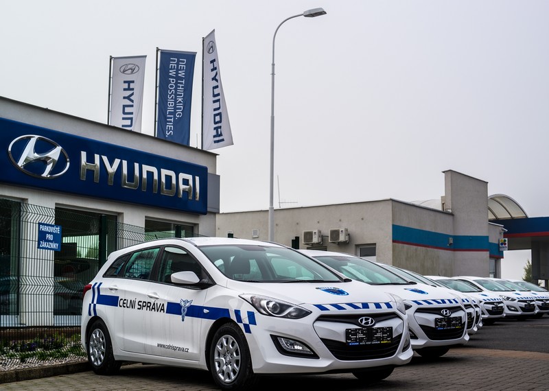 Celníci budou jezdit v bílých kombi Hyundai i30